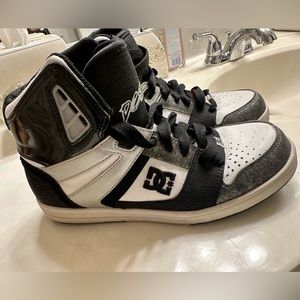 DC shoes Hi-Top size 8 black & white